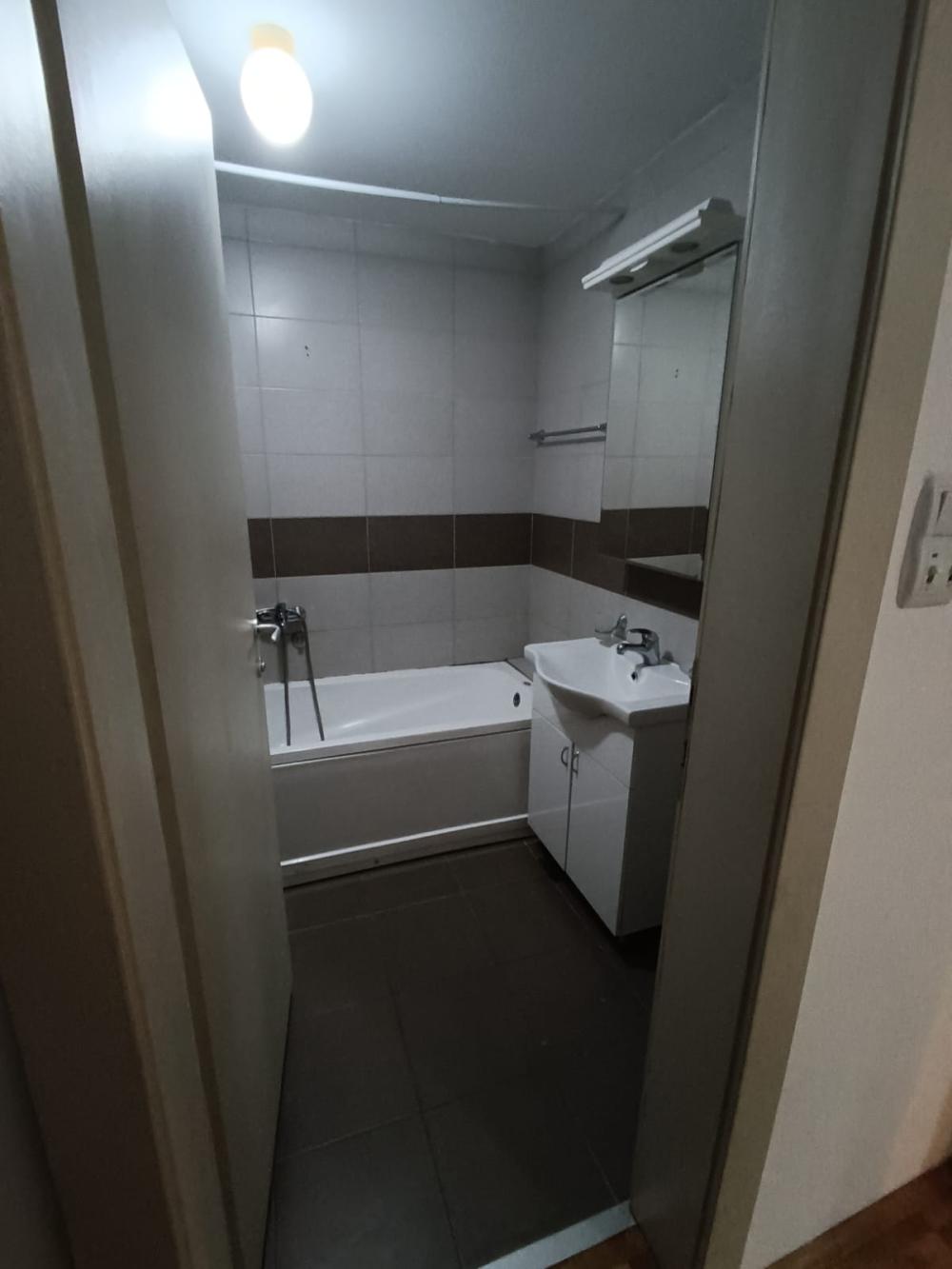 Slika 6 - Komforan 3.5 stan, novogranja na Crvenom Pevcu